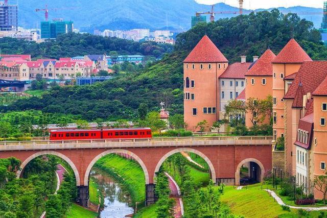 松山湖:华为的到来让它蜕变为欧洲小镇