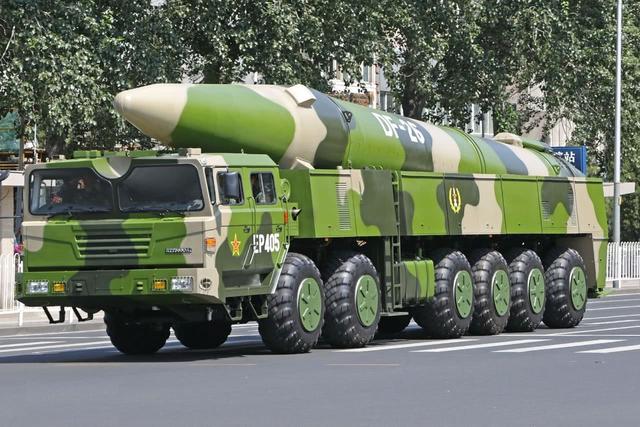 弹道导弹发射车造价数千万元,导弹的高温尾焰会融化车