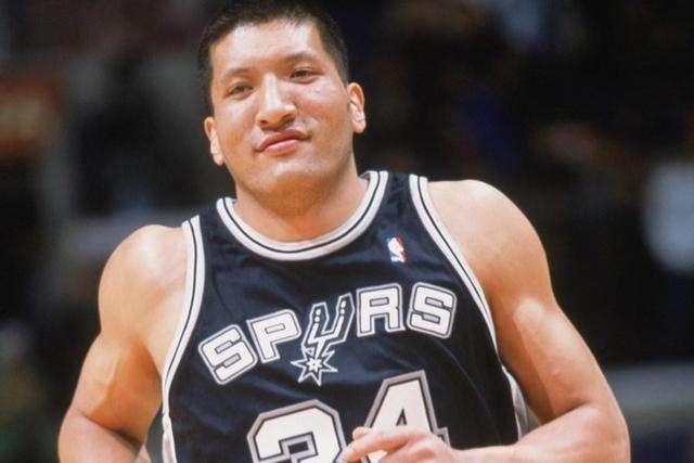 大巴随马刺夺冠, 赛后波波维奇哭着对巴特尔说: 我对不起你女儿