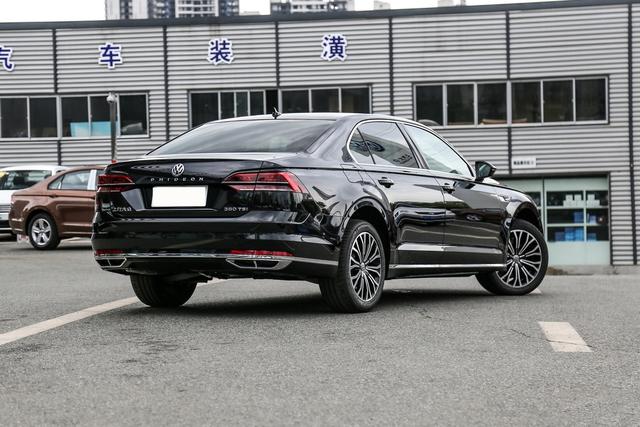 可惜一台德系大坦克,与A6同平台,从35万降至23万,却没人要