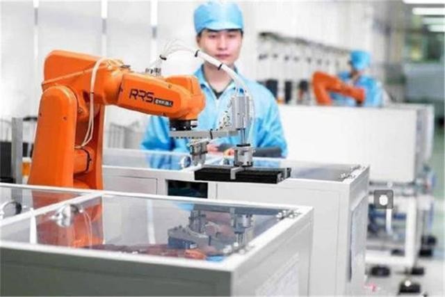 大学生去富士康会分配到流水线上工作吗？