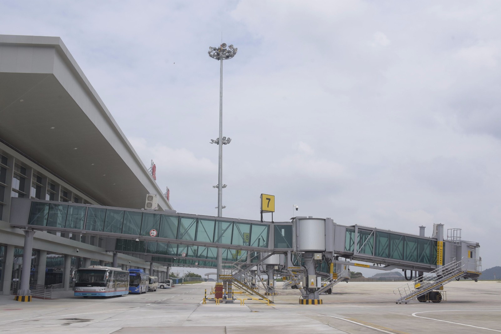 兴义机场廊桥试运行 t2航站楼转场工作有序开展