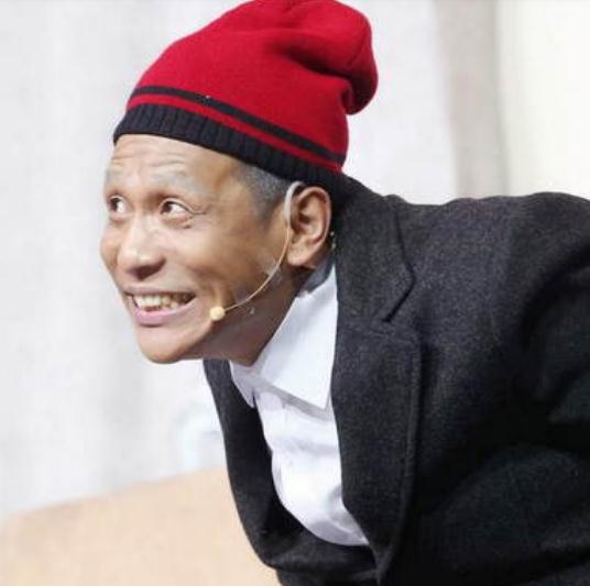 他春晚上忘词,顺口而出一句话却走红网络,如今