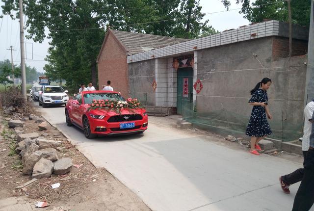 安徽农村结婚跑车都上架了，狂野肌肉跑车，与之很搭！