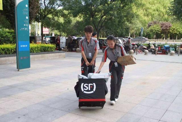 顺丰快递员他们一个月到底有多少工资？那么多的大学生都抢着去