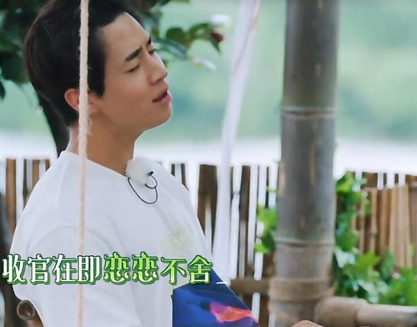 蘑菇屋集体包饺子,只大华一人偷懒,网友吐槽难