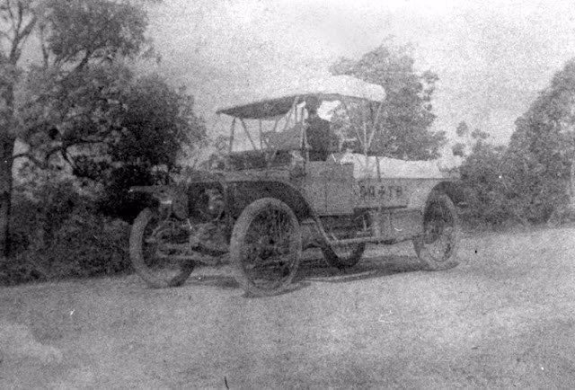 老照片:100年前的救护车(1)