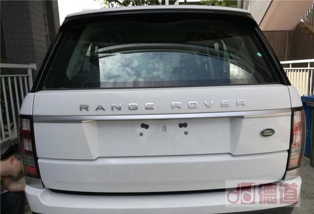 打开揽胜天眼，16款路虎揽胜行政版加装倒车影像摄像头