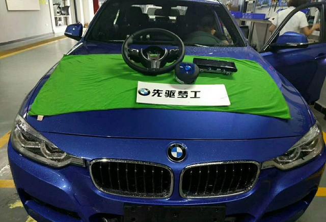 宝马3系改装328M方向盘+8.8寸原厂大屏+碳纤套件—先驱宝马改装