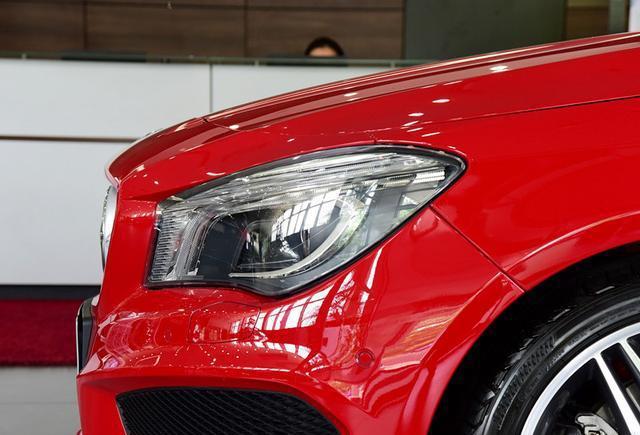 被誉为最俊俏的奔驰, 从不打广告却一直加价销售!