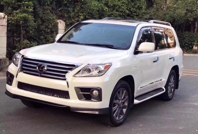 雷克萨斯LX570落地169万, 如今仅售30万, 外观靓全尺寸SUV