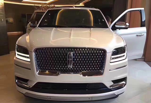 18款林肯领航员国外展厅现车实拍
