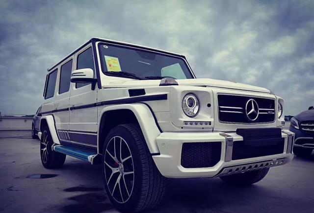 奔驰G63的硬朗外形和超强动力，让每个越野男人都值得深爱