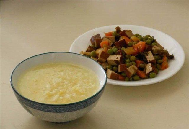 这是来自5个不同普通工薪家庭的早餐, 我喜欢第四个
