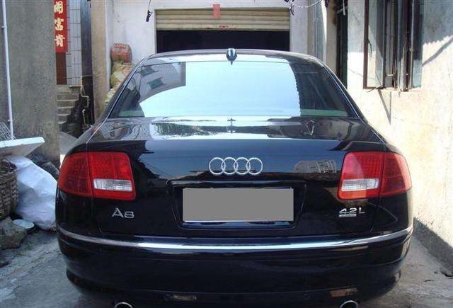 和老板混得熟, 他的奥迪A8十万块就转手给我, 绝对的变相奖励呀