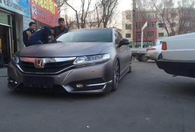 两台同样的本田思铂睿改装车 效果却有着天壤之别