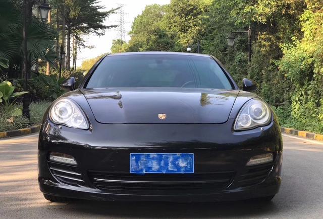 小伙儿为讨好丈母娘, 怒提保时捷帕纳梅拉, 吓坏女友