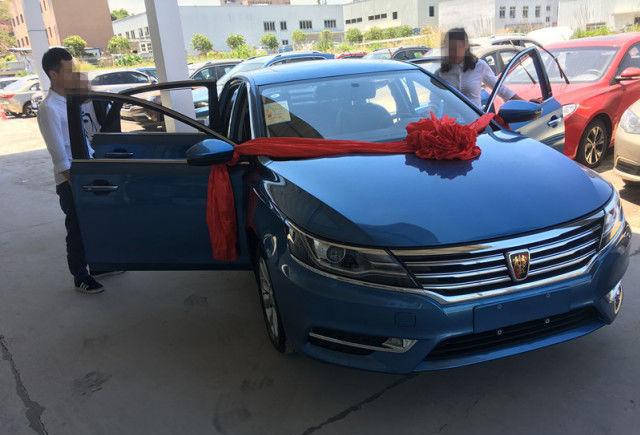 忍不住提车了! 这货油耗2.99升, 比A6还大气仅8万买啥英朗?