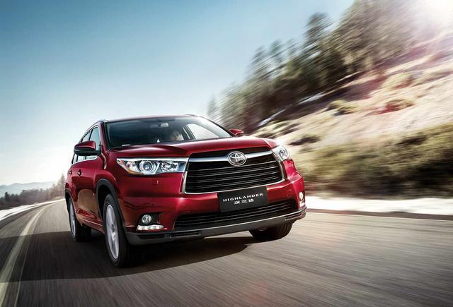 丰田雷凌外型时尚冷峻帅气, 有运动感, 油耗经济, 性价比高