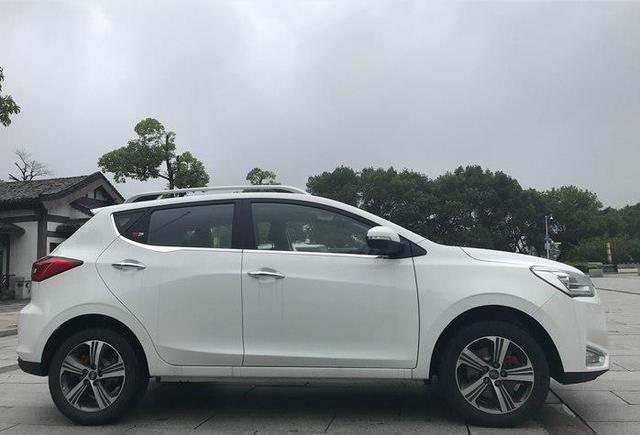 这辆售价不到8万的SUV, 动力113Ps马力, 配置倒车雷达、EPS