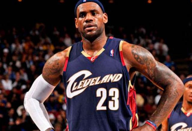 詹姆斯对NBA各球队砍最高得分分别是多少?一