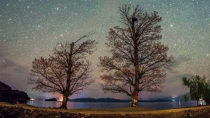 愿把柔心系汉河,星空眷恋亿年磨