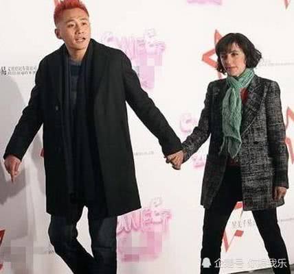 38岁刘烨老婆近照曝光，曾是让人羡慕的国民洋媳妇，如今变成这样