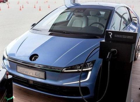 大众换代高尔夫曝光，颜值爆表，还配鸥翼门，隐藏门把手