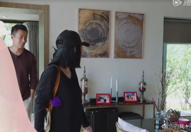 小S到大S家做客，汪小菲脸上的表情暴露了夫妻关系！