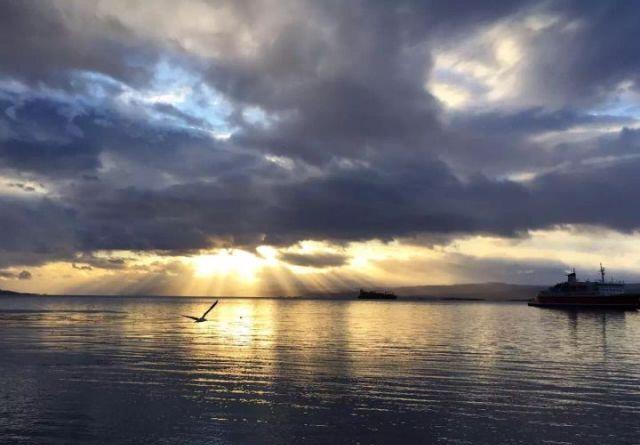 寒冷的空气,周围的暴雪,潮湿的海风.