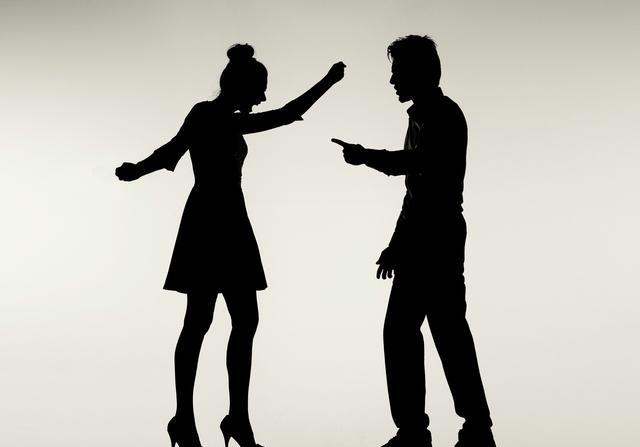 2018年新婚姻法:谁先提出离婚谁吃亏?女方先提出离婚会怎么样?