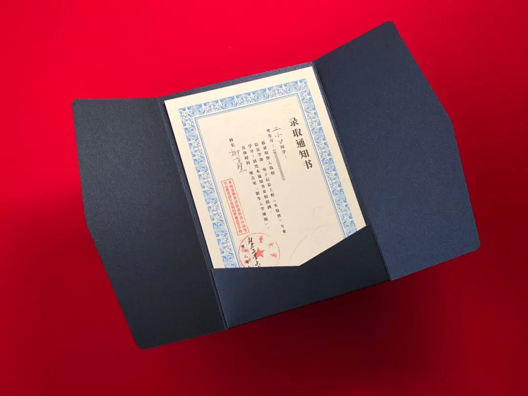 惊艳！清华大学的录取通知书火了，这设计也太炫酷了