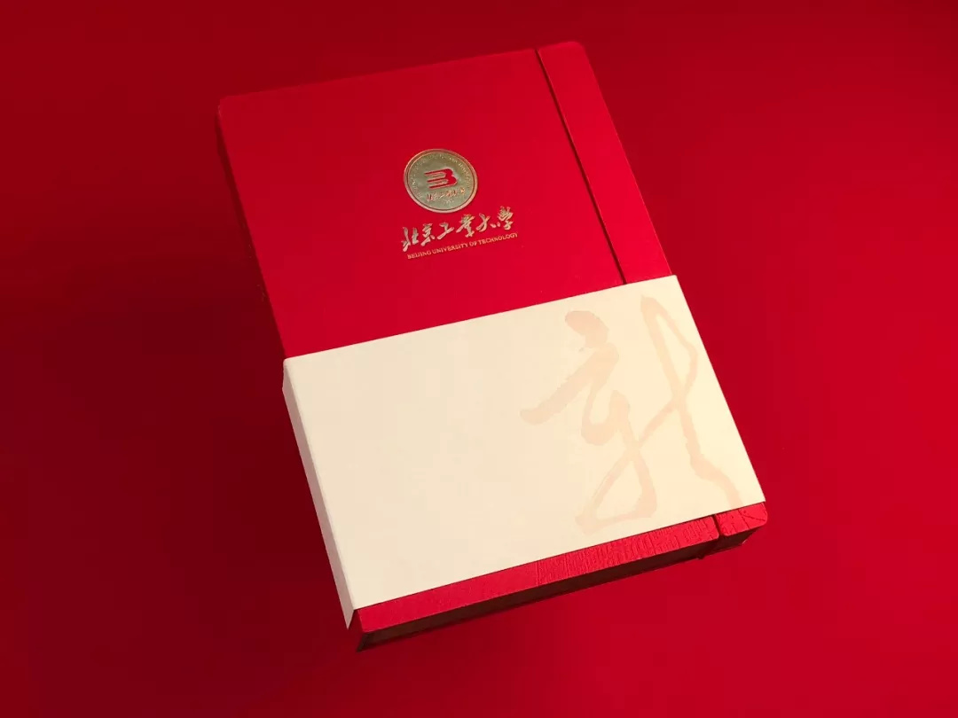 惊艳！清华大学的录取通知书火了，这设计也太炫酷了