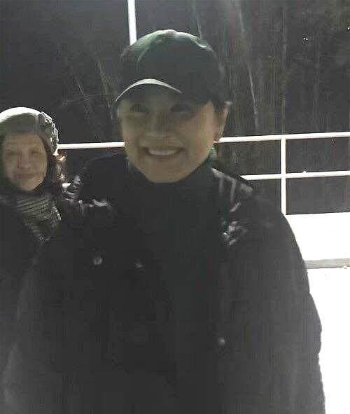 64岁林青霞出席朋友v朋友,小马尾辫亮了,看起来讲座美女图片