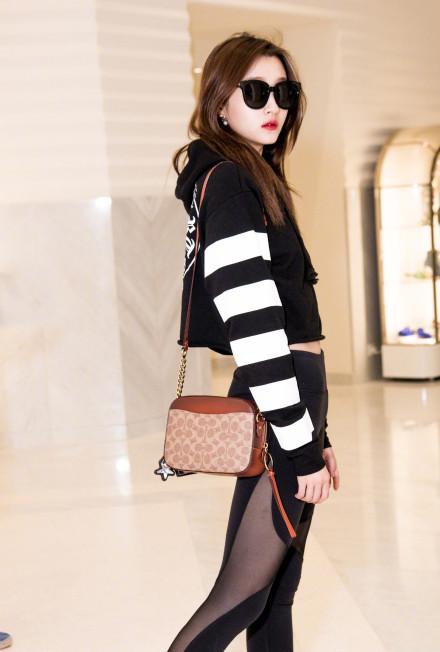 时尚黑洞关晓彤开窍了?戛纳三套礼服美翻,机