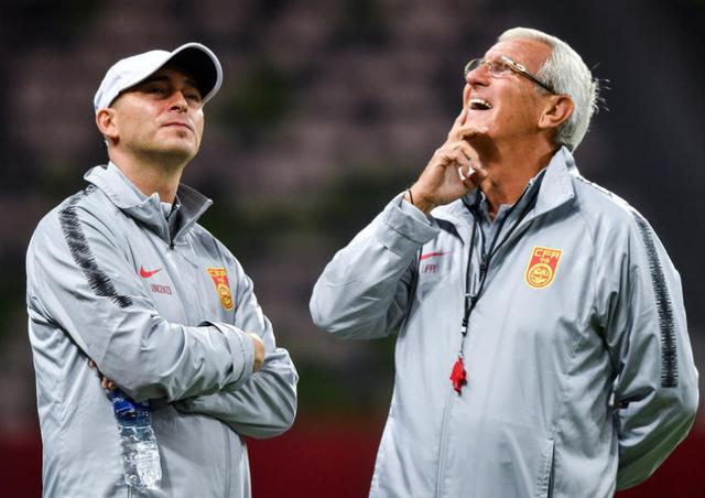 国足首发:武磊郜林领衔三叉戟,中场新组合鲁能