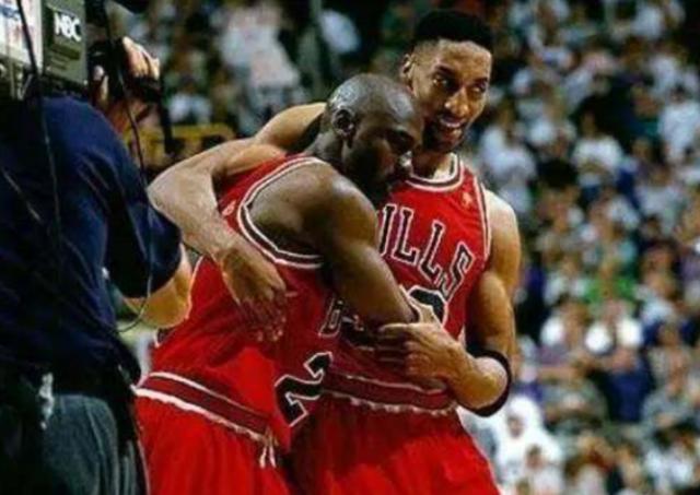 NBA6大天王山之战,詹姆斯疯砍48分,乔丹高烧