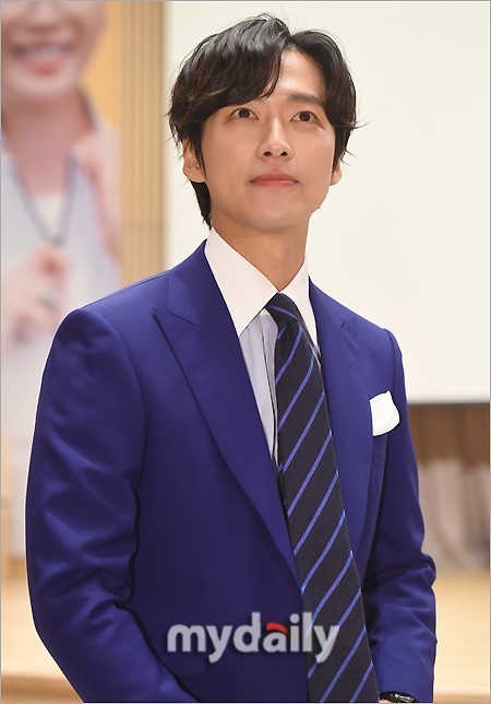 黄正音南宫民等艺人出席新剧《训男正音》发布