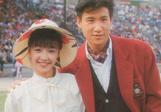 张学友和陈慧娴的几张珍贵照片，陈慧娴舞台上与张学友深情拥吻!