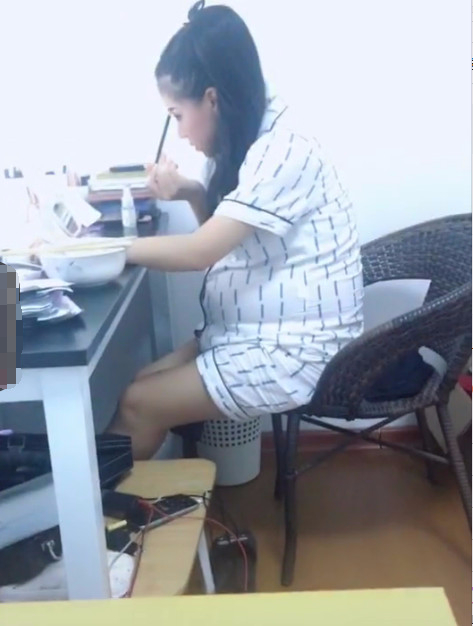 抖音霸气姐“猫女林”镜头前面90斤,在老公的镜头下却被出卖