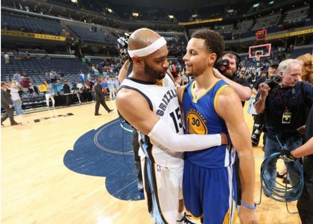 勇士队麦考严重受伤,卡特单膝跪地,库里:卡特叔