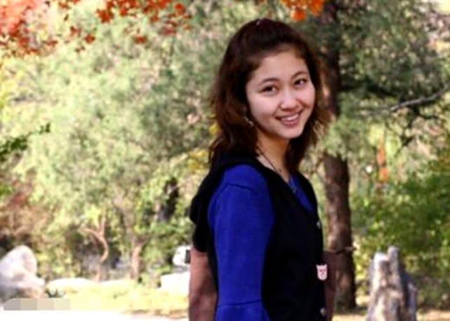 她是北大有名的美女,颜值与智慧并存,考上哈佛