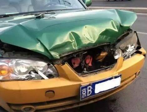 出租车追尾流氓钩, 的哥: 非法改装, 我凭啥全责?