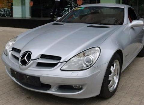 一辆奔驰汽车价格才10万，朋友直言这才是真正的5秒破百