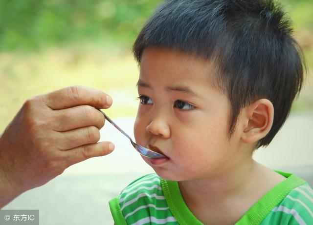 这样给孙子喂饭,导致4岁孩子感染幽门螺杆菌,