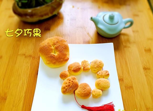 巧果又名乞巧果子七夕的应节食品