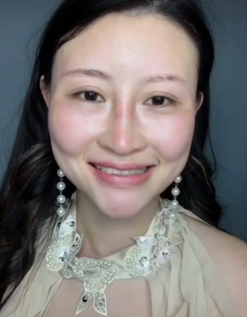 25岁小姐姐化妆去相亲,回家撕掉假脸卸下美瞳,变身45岁大妈