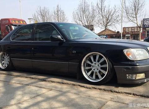 小改老款雷克萨斯LS400，气动避震低姿态，看着提神！