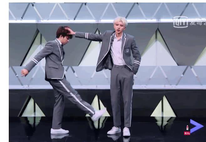 卜凡哥哥你到是照顾一下坤坤这身高呀,蔡徐坤:不能这么欺负人的