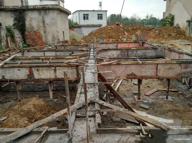 农村土豪建房300元一平半包给施工队现在土豪都这么小气吗